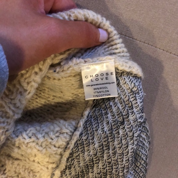 Cream knit sweater with hood, never worn. - Picture 8 of 8